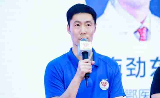 上海市体育局竞体随处长王励勤。